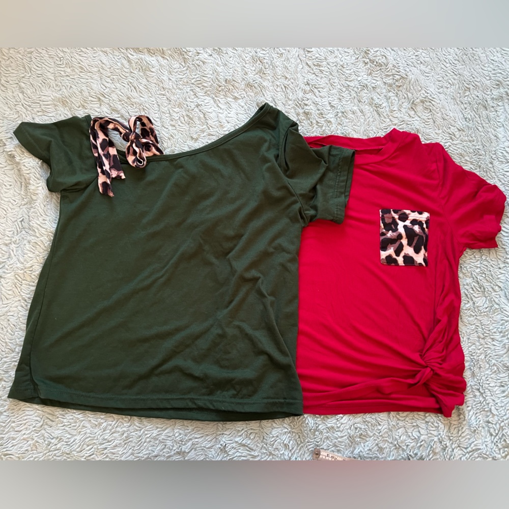Bundle of 2 SHEIN Casual Leopard Print T-Shirts